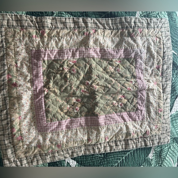 2 Floral Patchwork Quilt shams